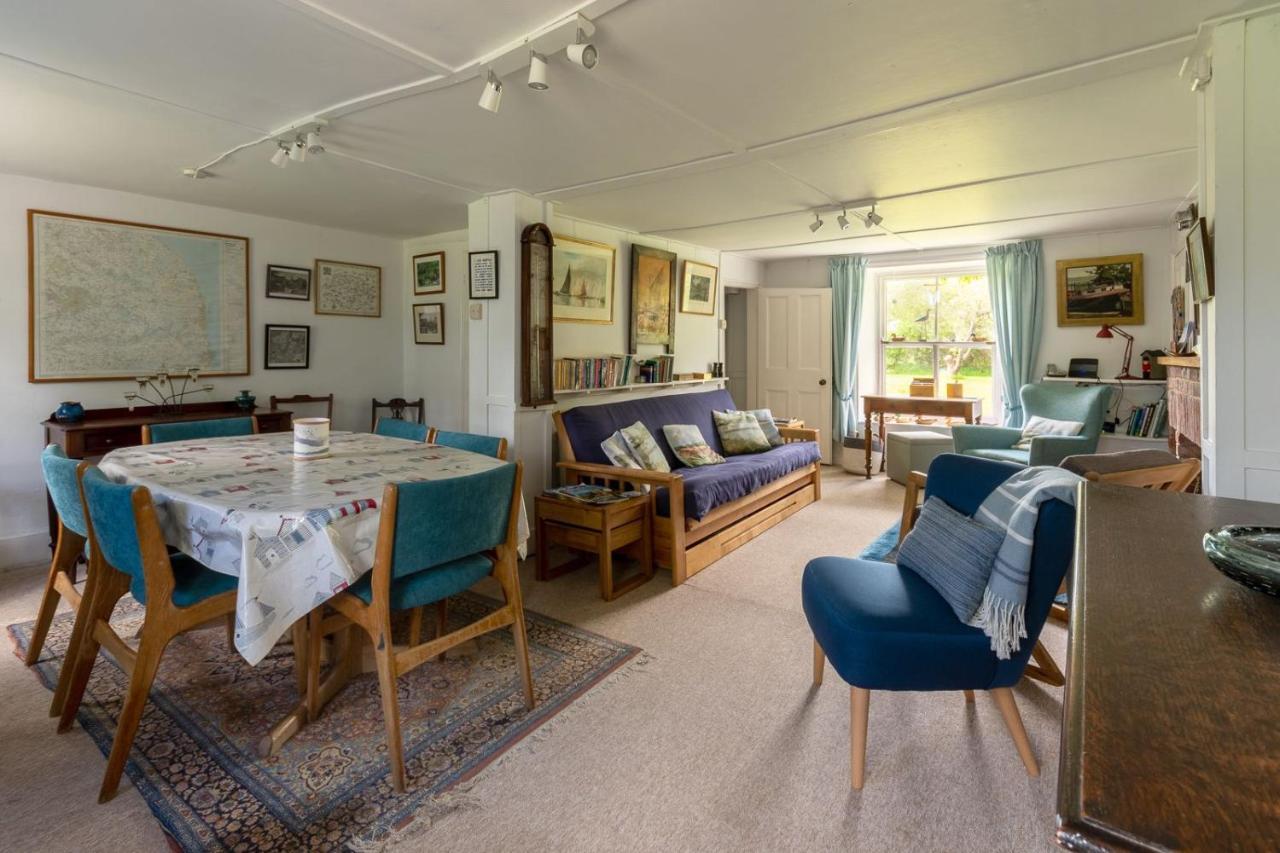 Adorable Two Bed Norfolk Broads Holiday Home - River Views With Moorings & Fishing Stalham Exterior photo