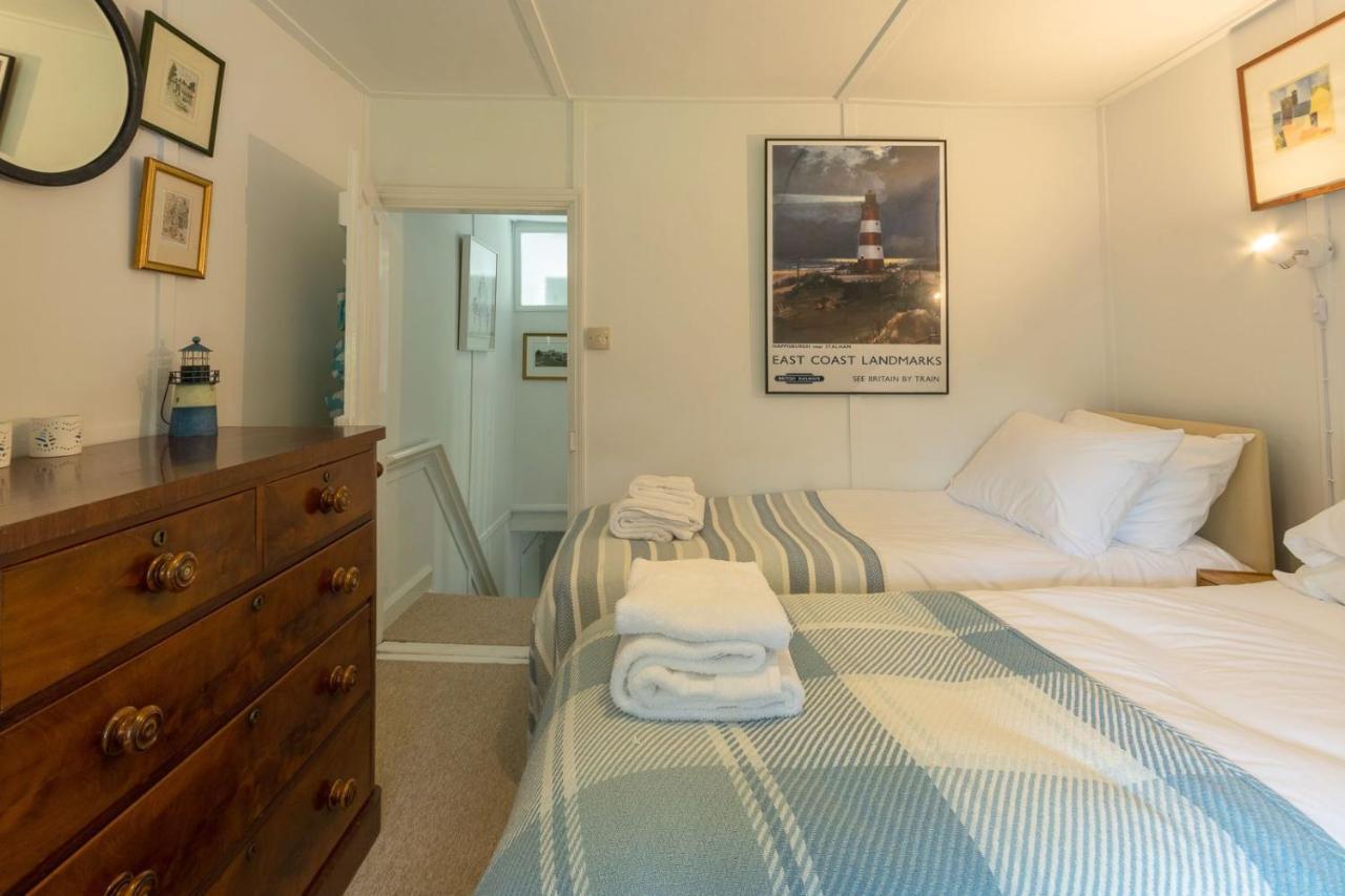 Adorable Two Bed Norfolk Broads Holiday Home - River Views With Moorings & Fishing Stalham Exterior photo